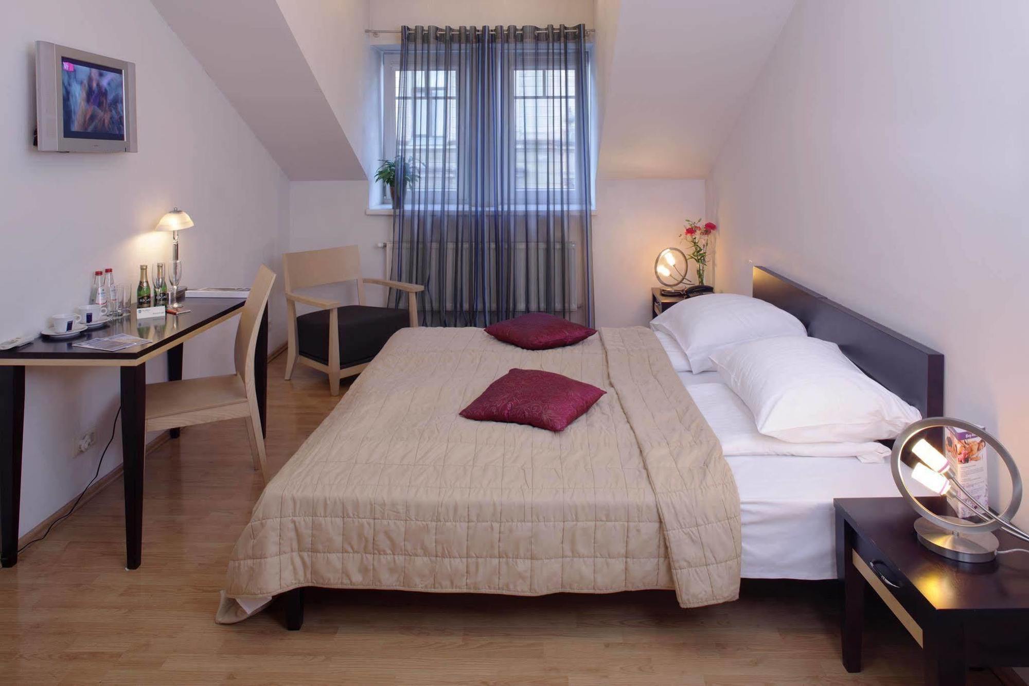 Rija Riga City Hotel Екстер'єр фото